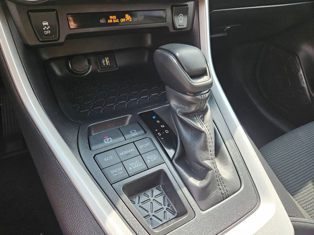 Used 2025 Toyota RAV4 LE image 28