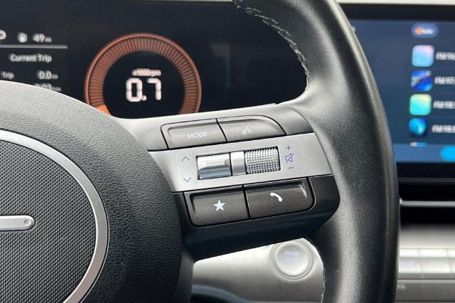 Used 2025 Hyundai Kona SEL FWD image 30