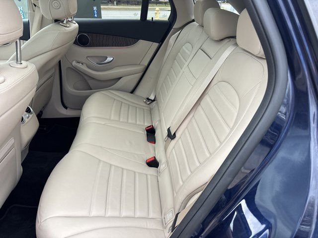 Used 2021 Mercedes-Benz GLC 300 4MATIC image 17