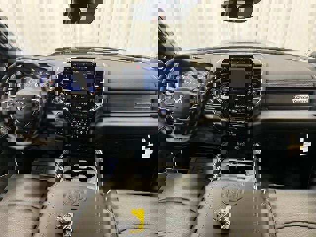 New 2026 RAM 2500 Laramie AWD/4WD image 5