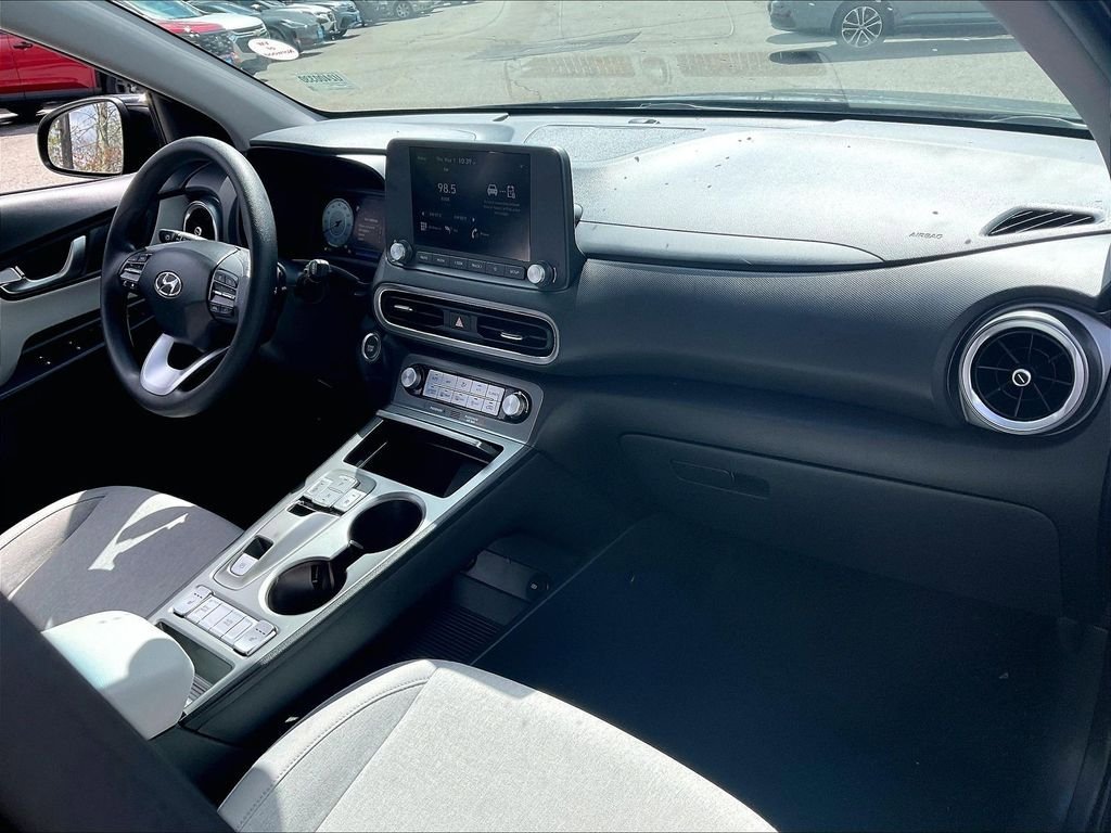 Used 2023 Hyundai Kona SE w/ Cargo Package FWD image 14