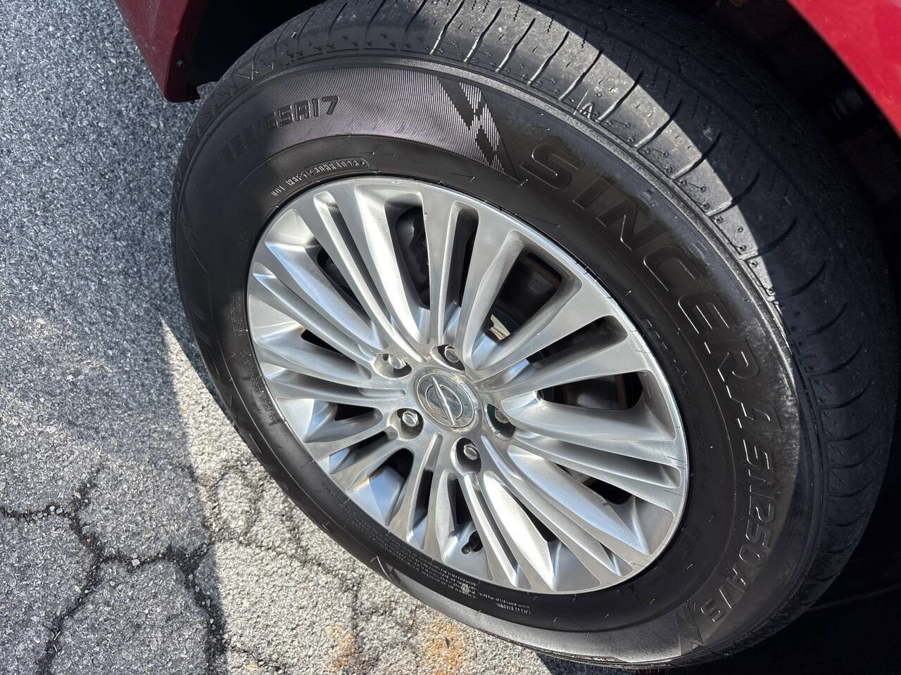 Used 2014 Chrysler Town & Country Touring-L image 14