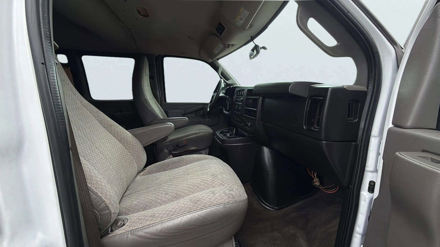 Used 2018 Chevrolet Express 3500 LT w/ LT Preferred Equipment Group RWD image 12