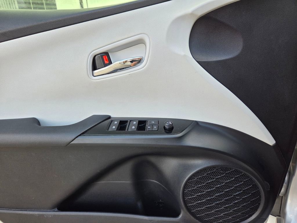 Used 2016 Toyota Prius Four image 22