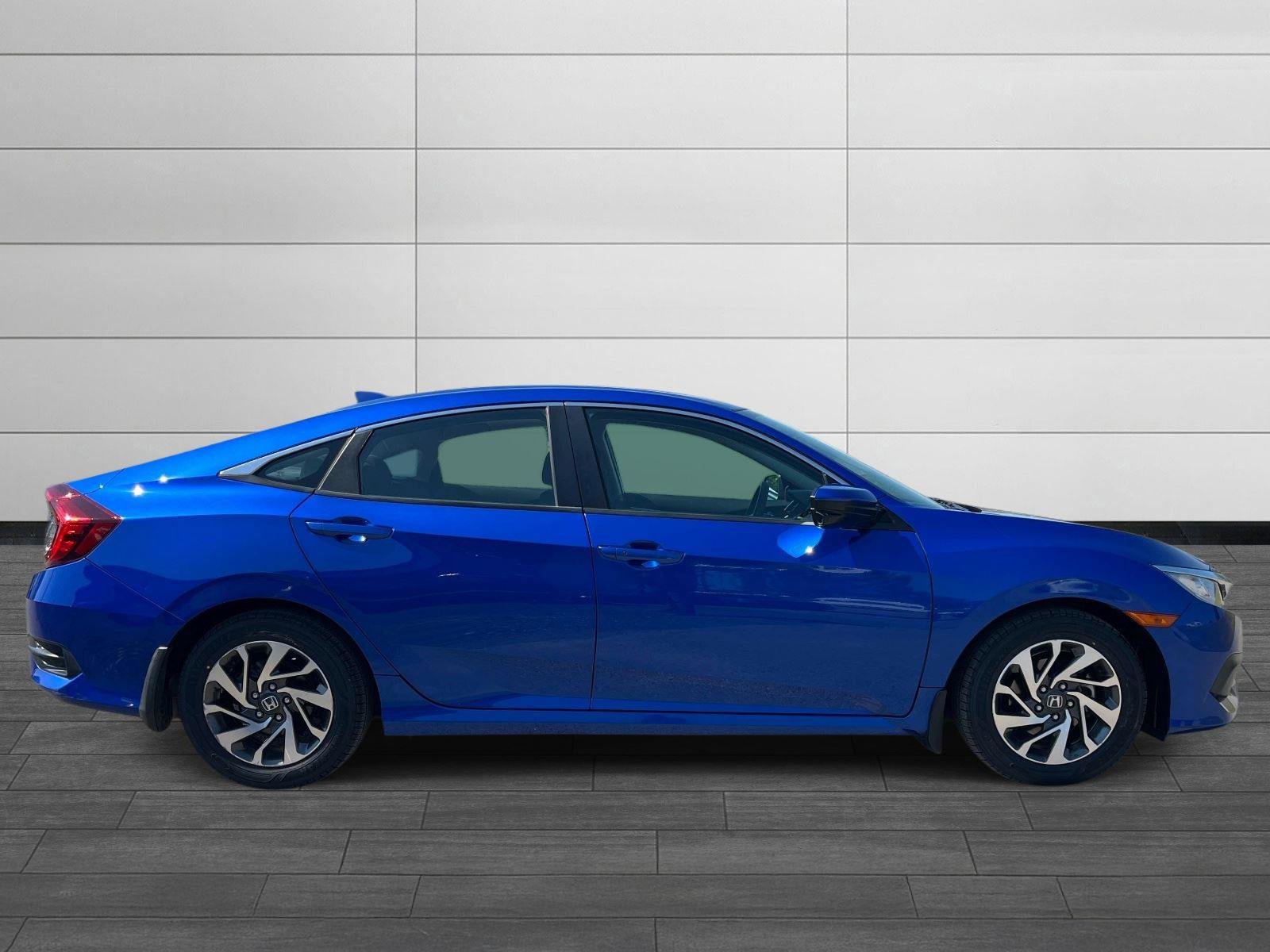 Used 2018 Honda Civic EX image 2