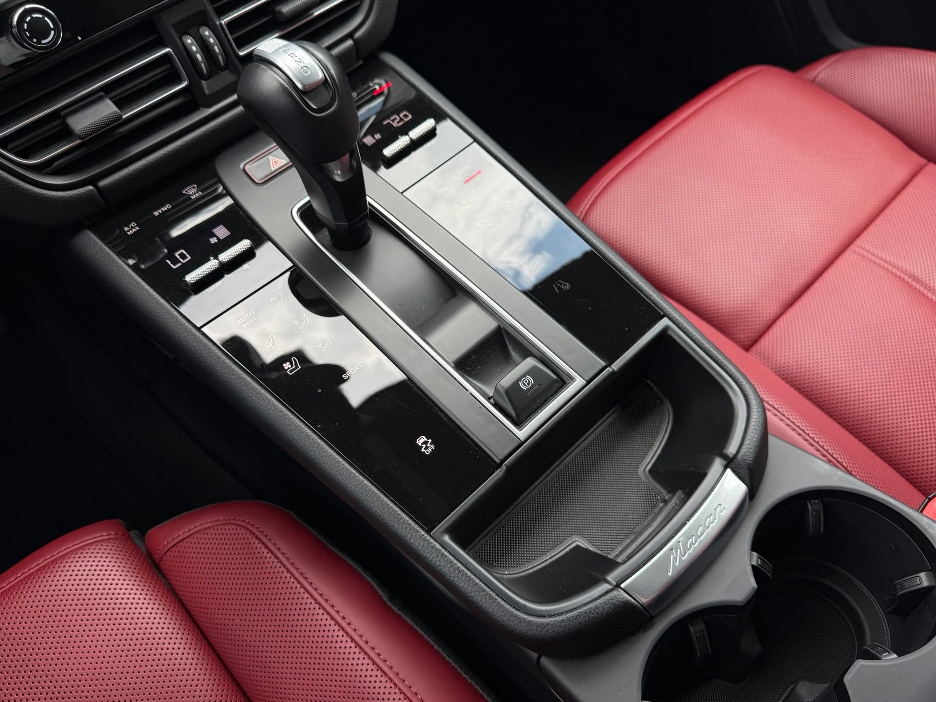New 2025 Porsche Macan AWD/4WD image 23