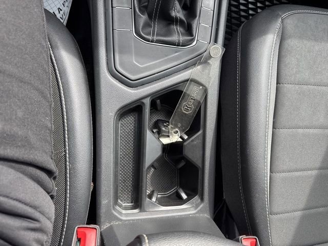 Used 2022 Volkswagen Taos SE w/ Panoramic Sunroof Package FWD image 20