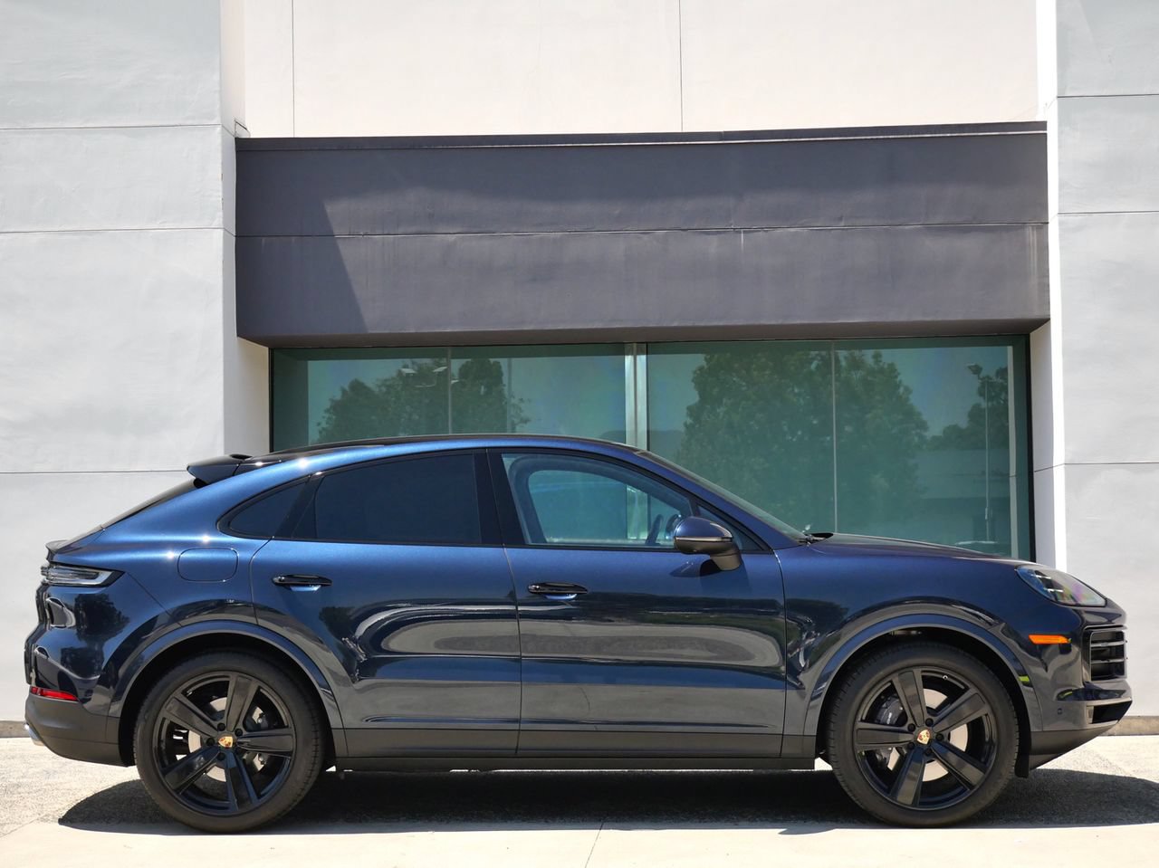 Used 2024 Porsche Cayenne Coupe AWD/4WD image 4