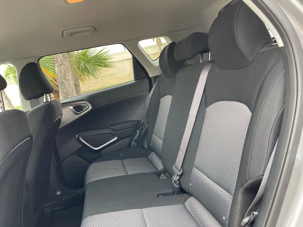 Used 2023 Kia Soul LX w/ LX Technology Package image 17