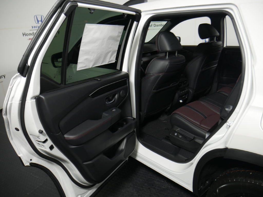 New 2026 Honda Pilot Black Edition image 9