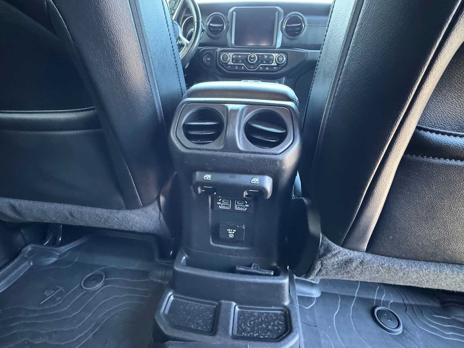 Used 2022 Jeep Wrangler Unlimited Sahara AWD/4WD image 18
