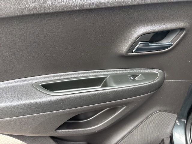 Used 2017 Chevrolet Trax LT w/ LT Convenience Package image 29