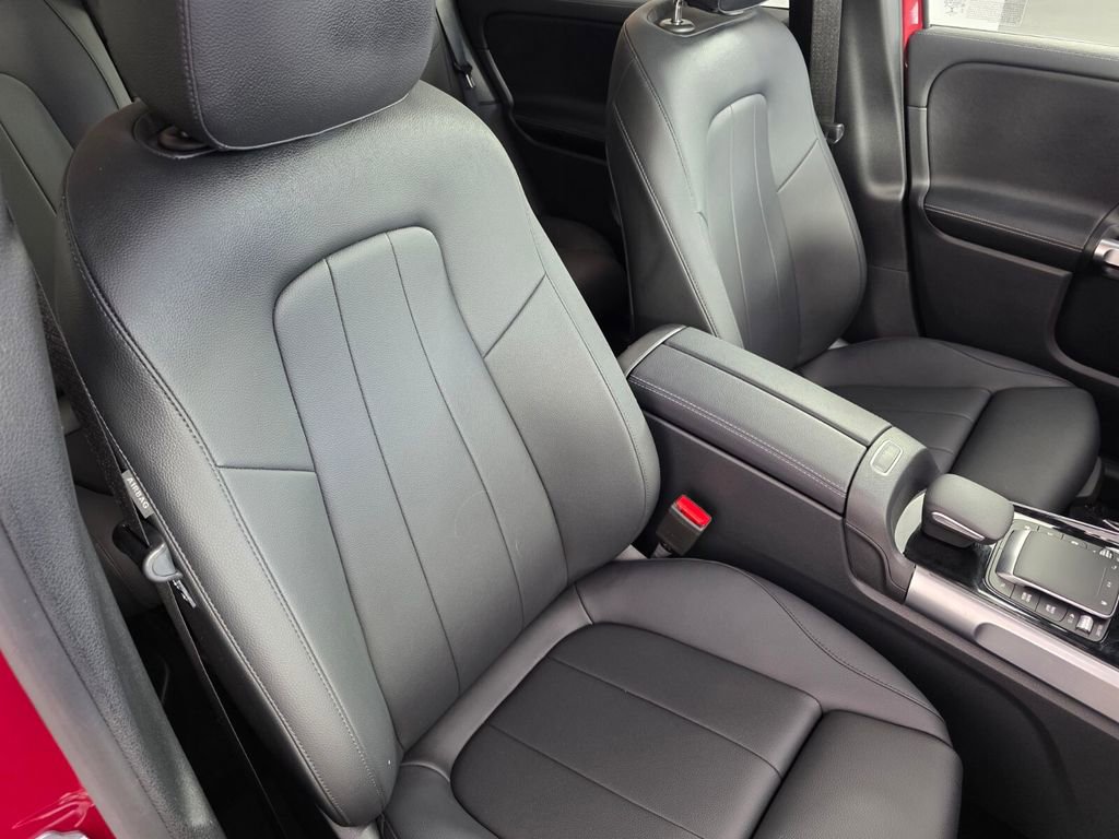 Certified 2022 Mercedes-Benz GLB 250 image 29
