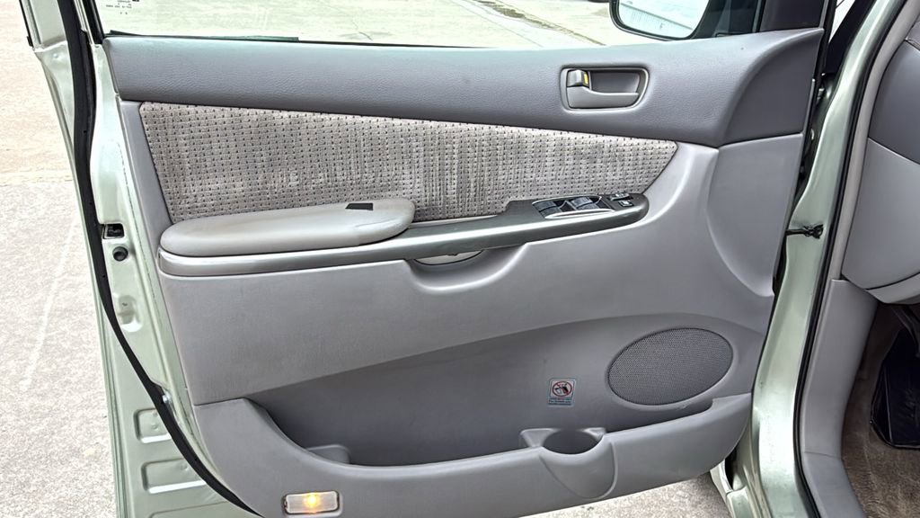 Used 2010 Toyota Sienna LE FWD image 11