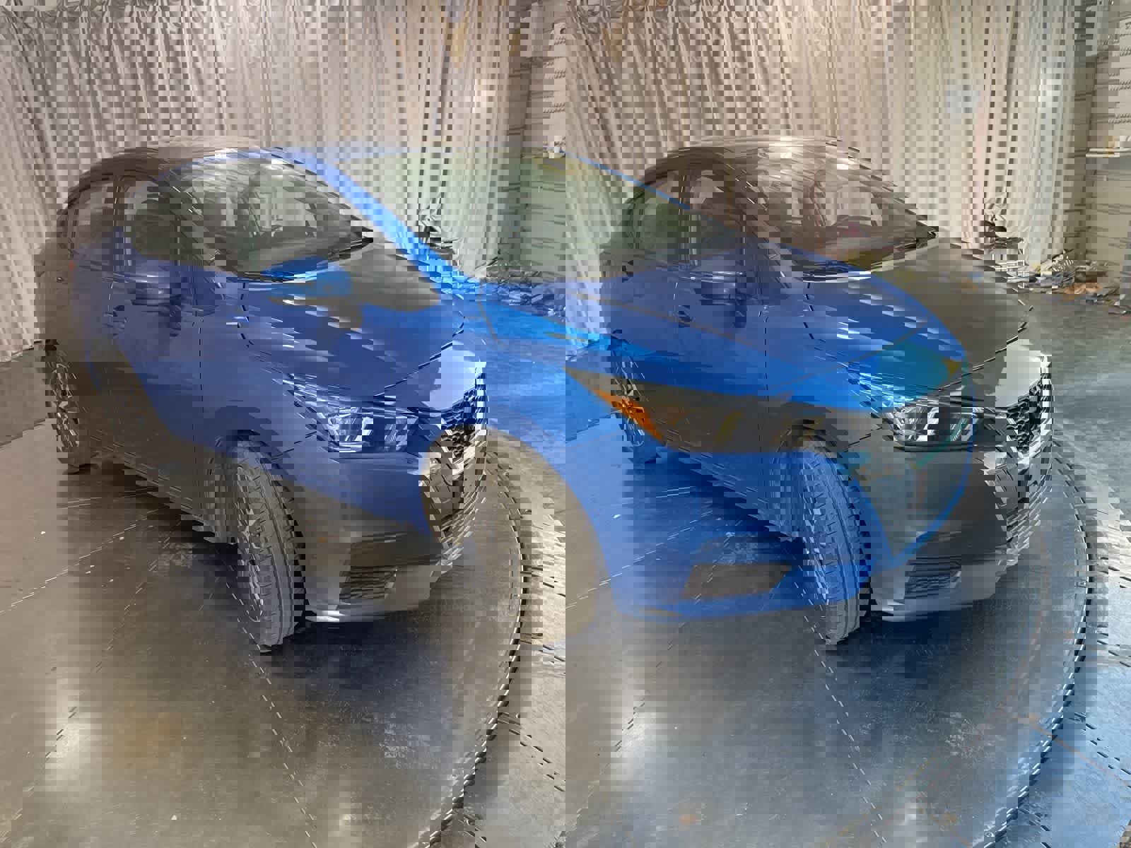 Used 2021 Nissan Versa SV image 3