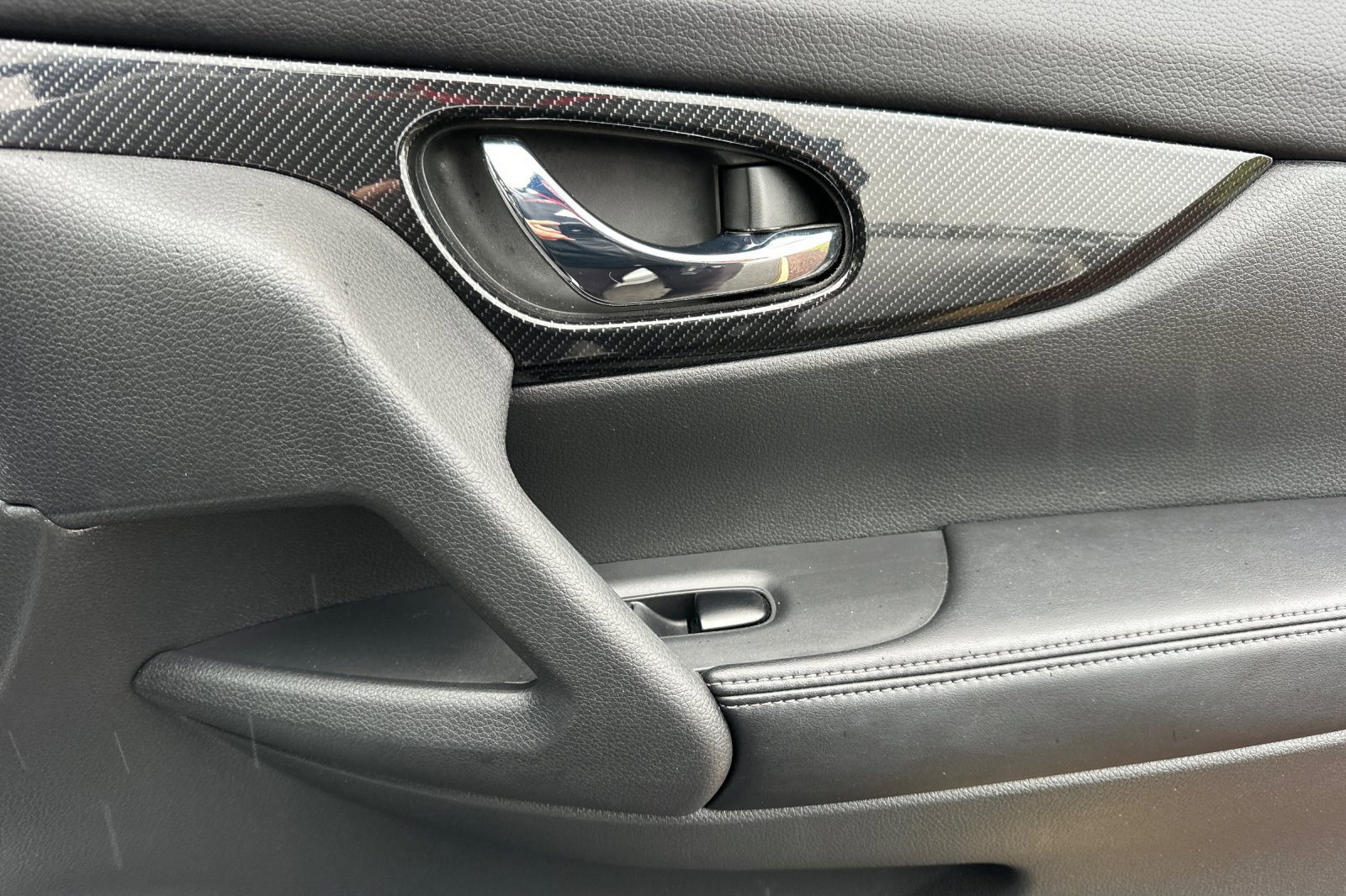 Used 2018 Nissan Rogue SL w/ Premium Package image 19