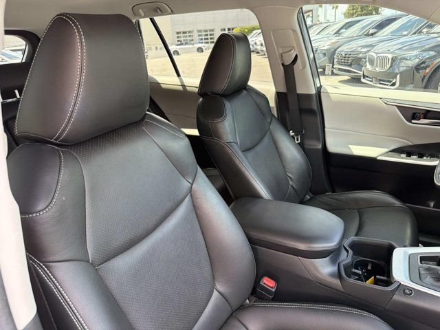 Used 2023 Toyota RAV4 XLE AWD/4WD image 17