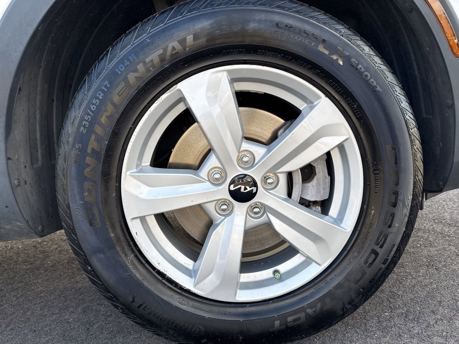 Used 2022 Kia Sorento LX image 9