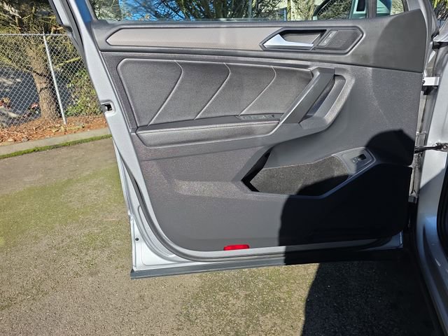 Used 2024 Volkswagen Tiguan SE image 16