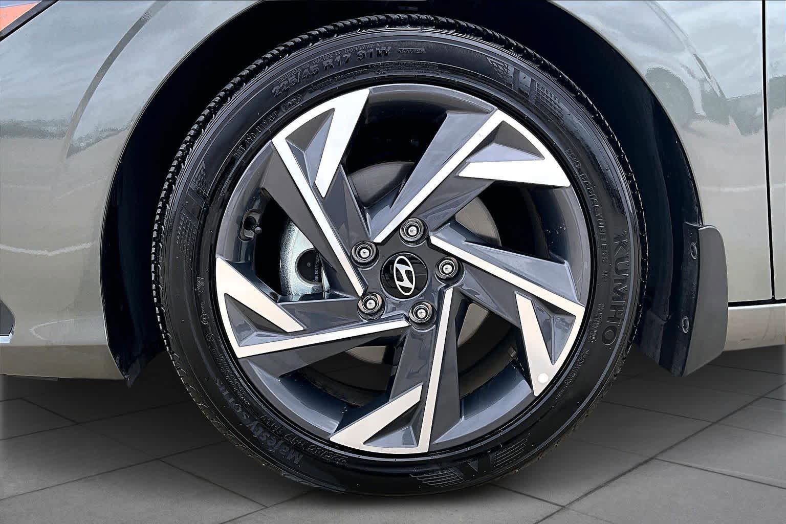 Certified 2025 Hyundai Elantra Sport image 10