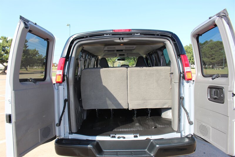 Used 2019 Chevrolet Express 2500 LS w/ Driver Convenience Package RWD image 9