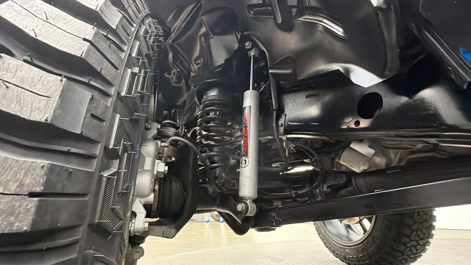 Used 2024 Jeep Wrangler Unlimited Sahara w/ Technology Group image 16