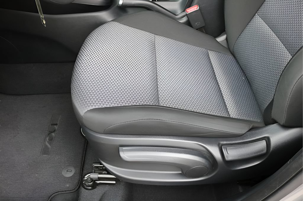 Used 2025 Kia Soul LX w/ LX Technology Package FWD image 13