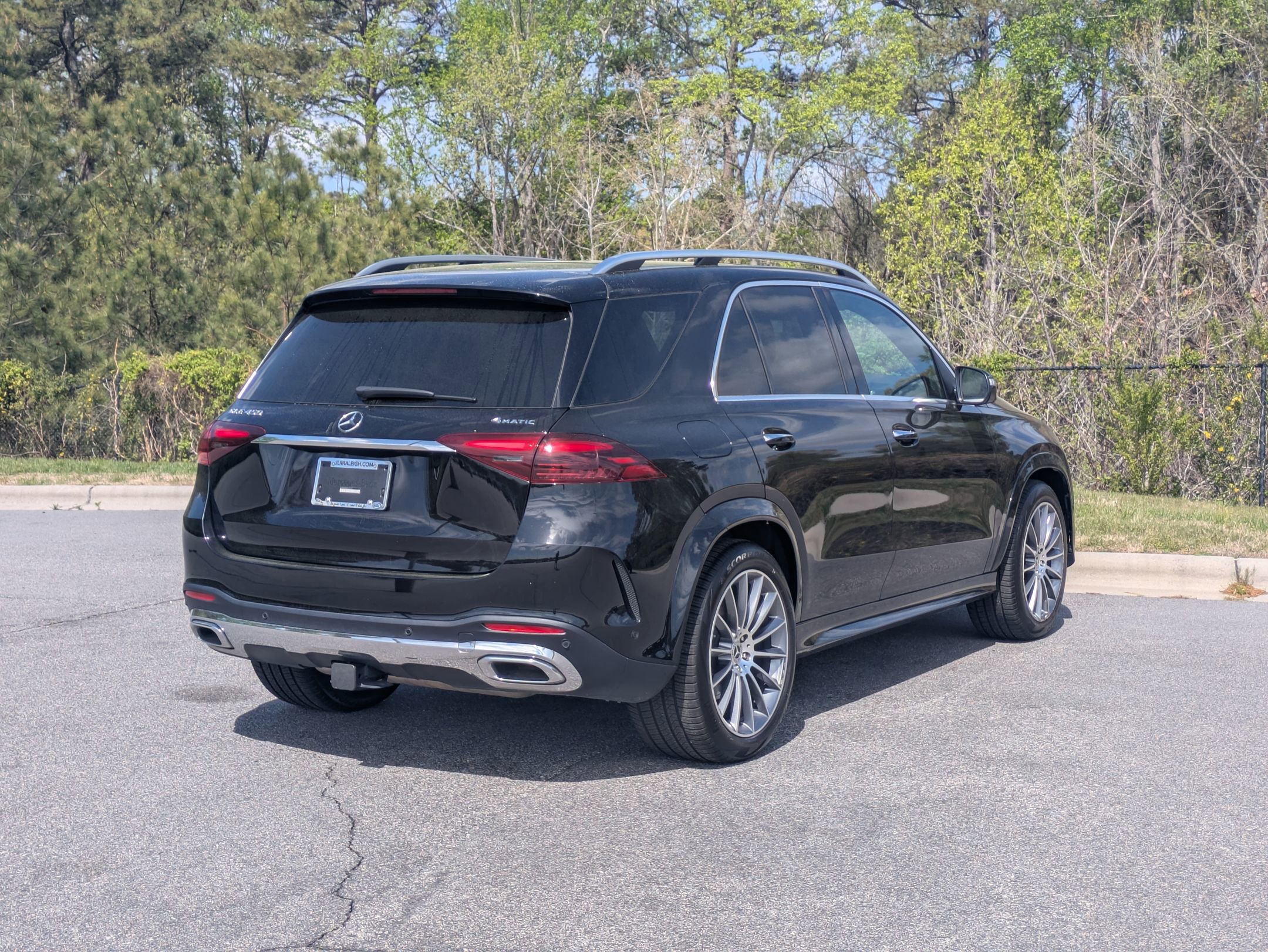 Used 2024 Mercedes-Benz GLE 450 4MATIC w/ AMG Line Exterior image 5