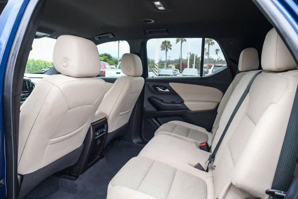 Used 2022 Chevrolet Traverse LS FWD image 18