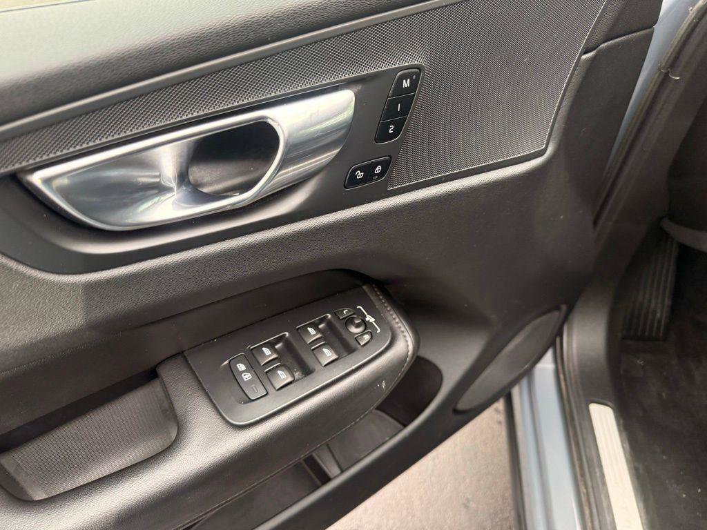 Used 2023 Volvo XC60 B5 Plus w/ Climate Package image 27