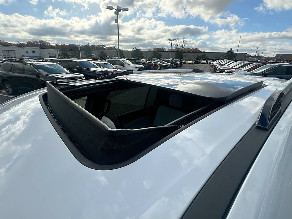 New 2026 Chevrolet Traverse High Country w/ LPO, Floor Liner Package AWD/4WD image 25