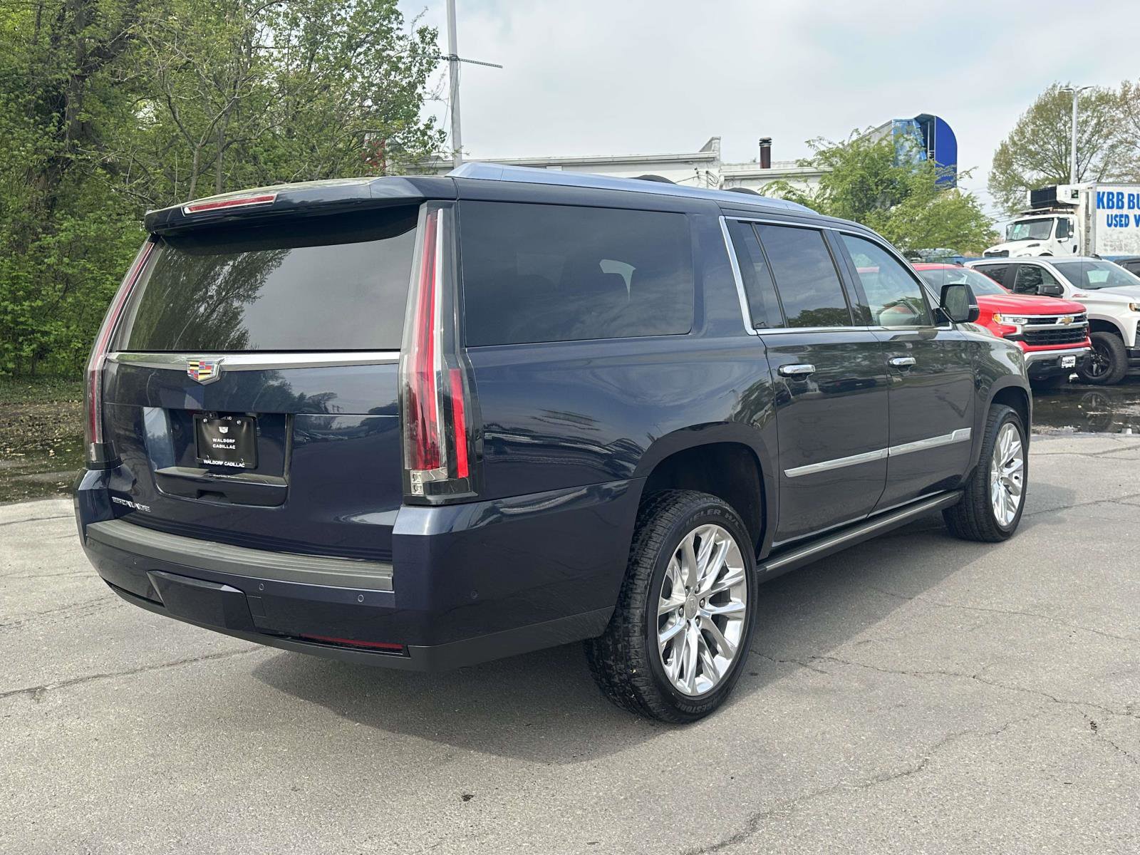 Used 2020 Cadillac Escalade ESV Premium Luxury image 6