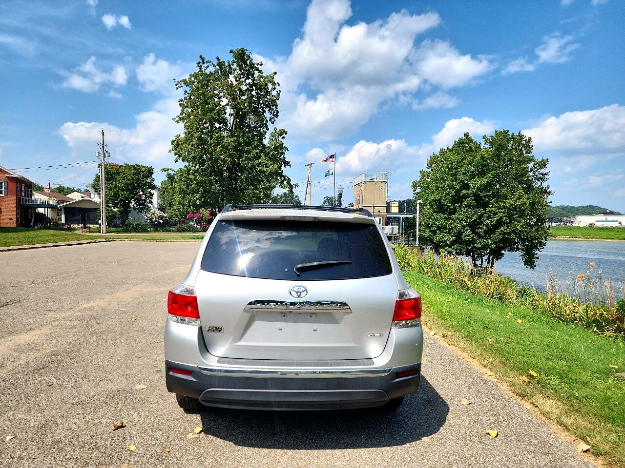 Used 2013 Toyota Highlander 4WD image 4