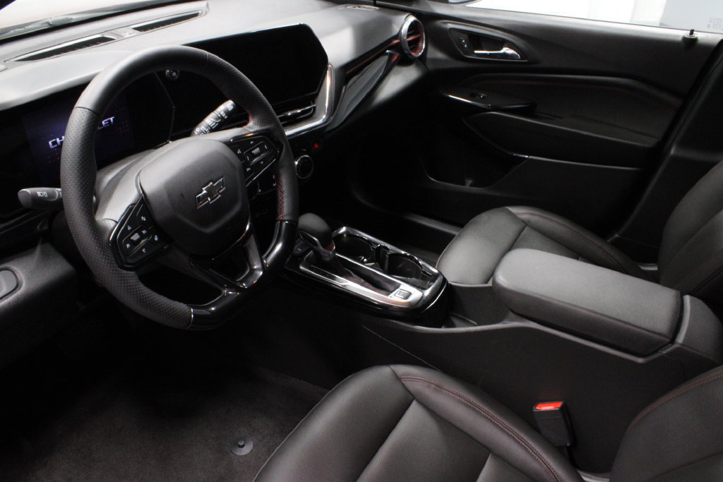Used 2025 Chevrolet Trax RS w/ Driver Confidence Package FWD image 22