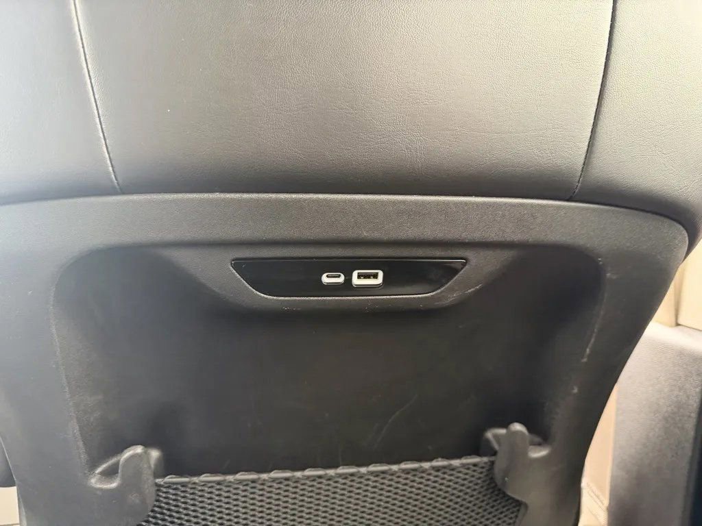 Used 2024 Chrysler Pacifica Touring-L FWD image 31