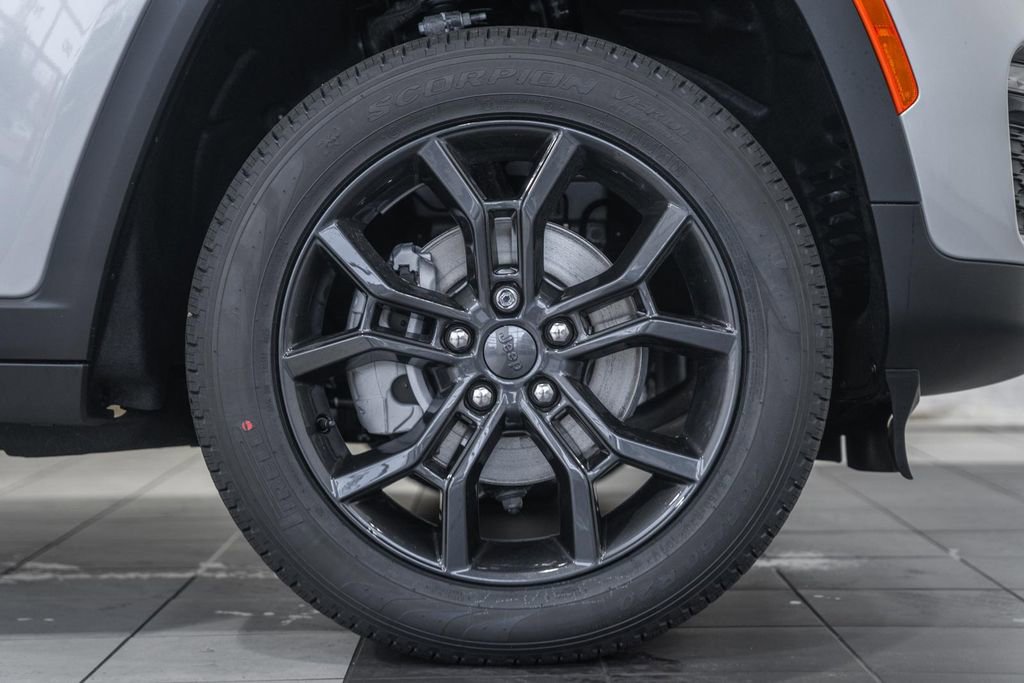 New 2025 Jeep Grand Cherokee Limited image 17