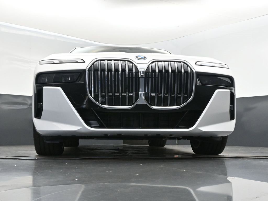 New 2026 BMW 750e xDrive image 26