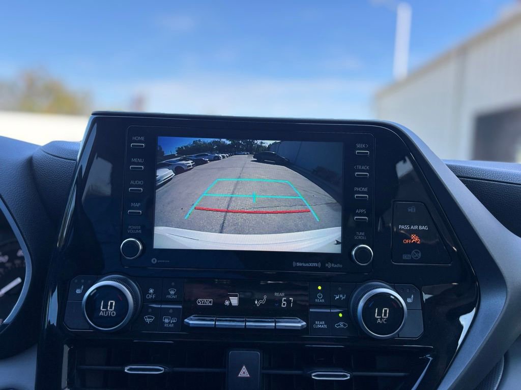 Used 2020 Toyota Highlander XLE image 25