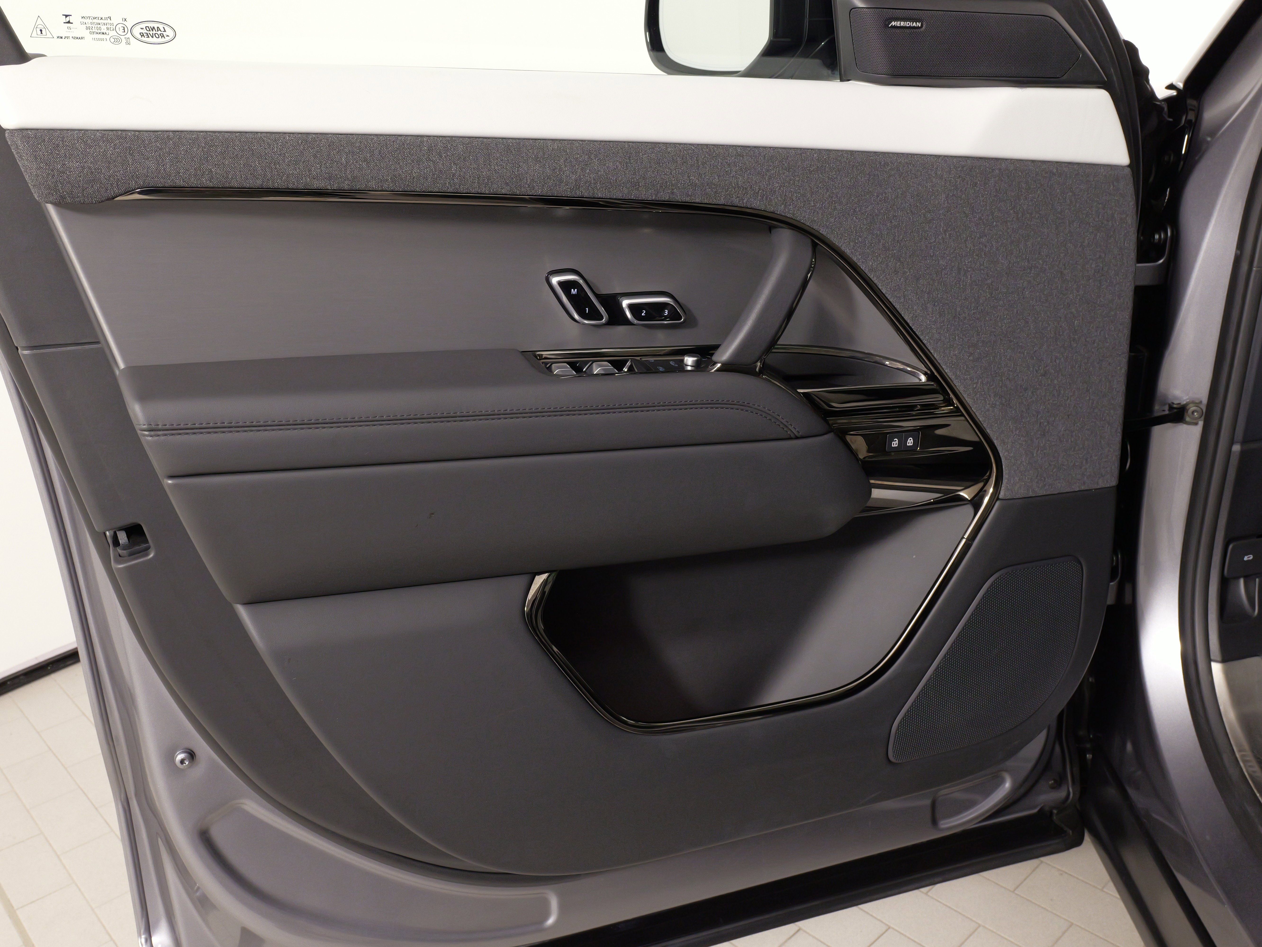 Used 2023 Land Rover Range Rover Sport SE Dynamic image 24