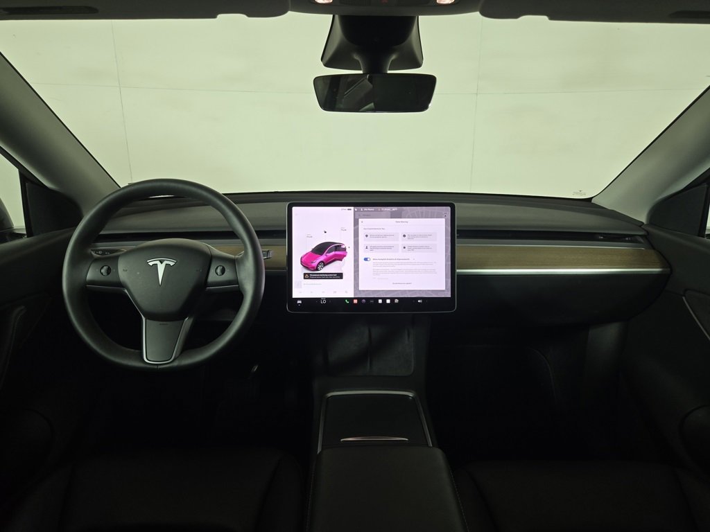 Used 2022 Tesla Model Y Long Range image 25