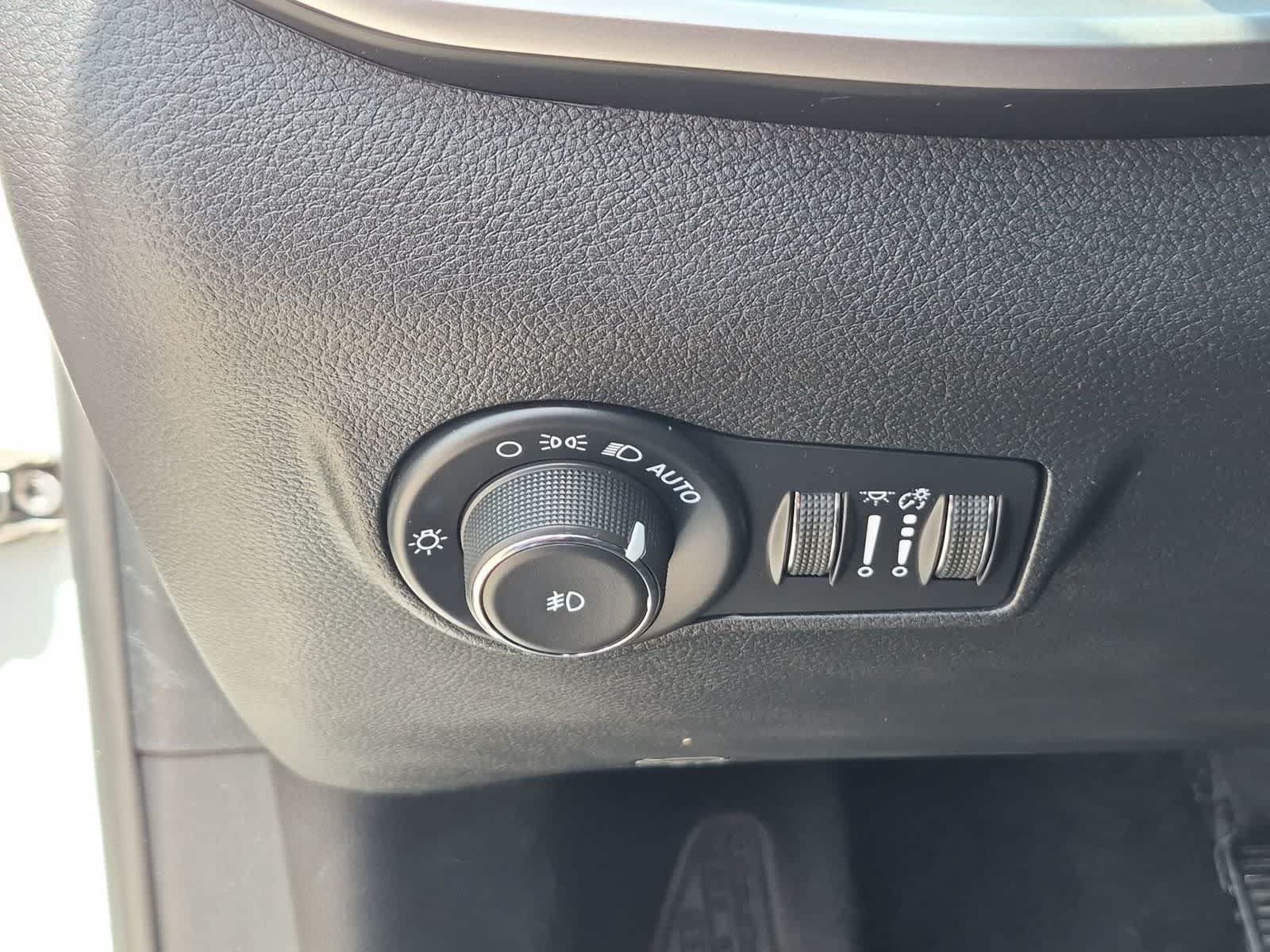 Used 2025 Jeep Compass Limited AWD/4WD image 17