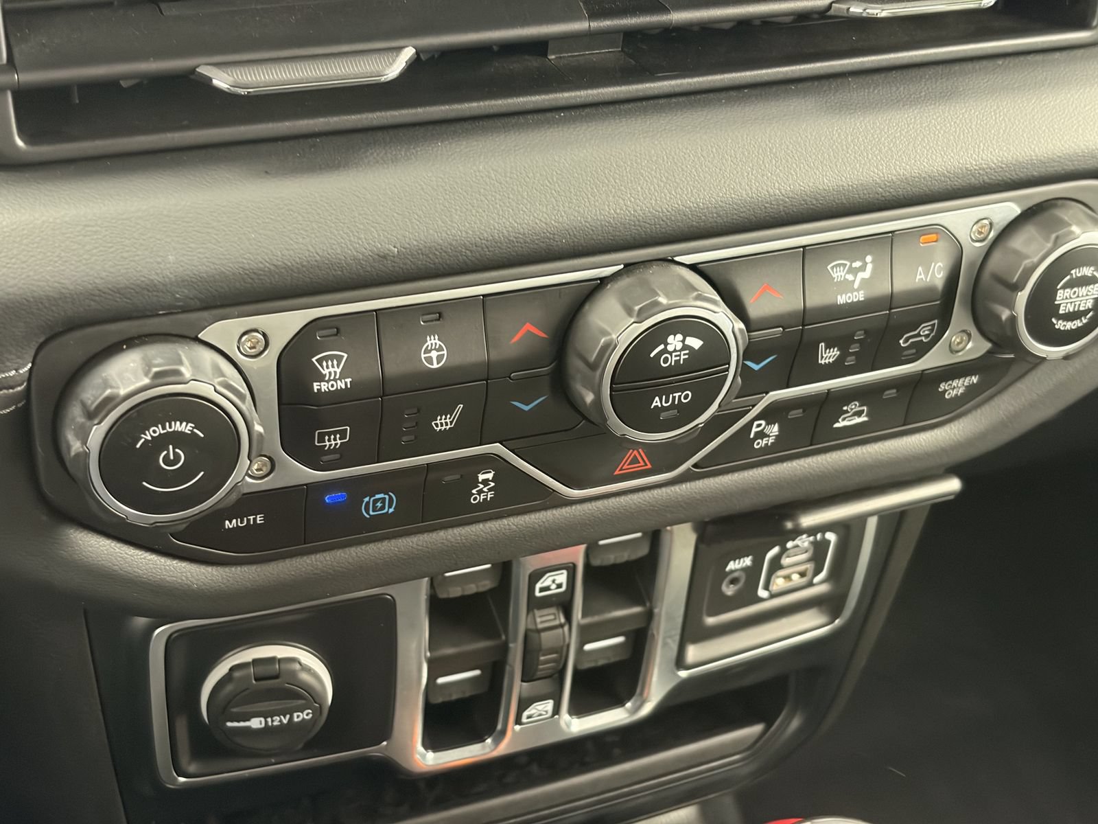 Used 2024 Jeep Wrangler High Altitude AWD/4WD image 27