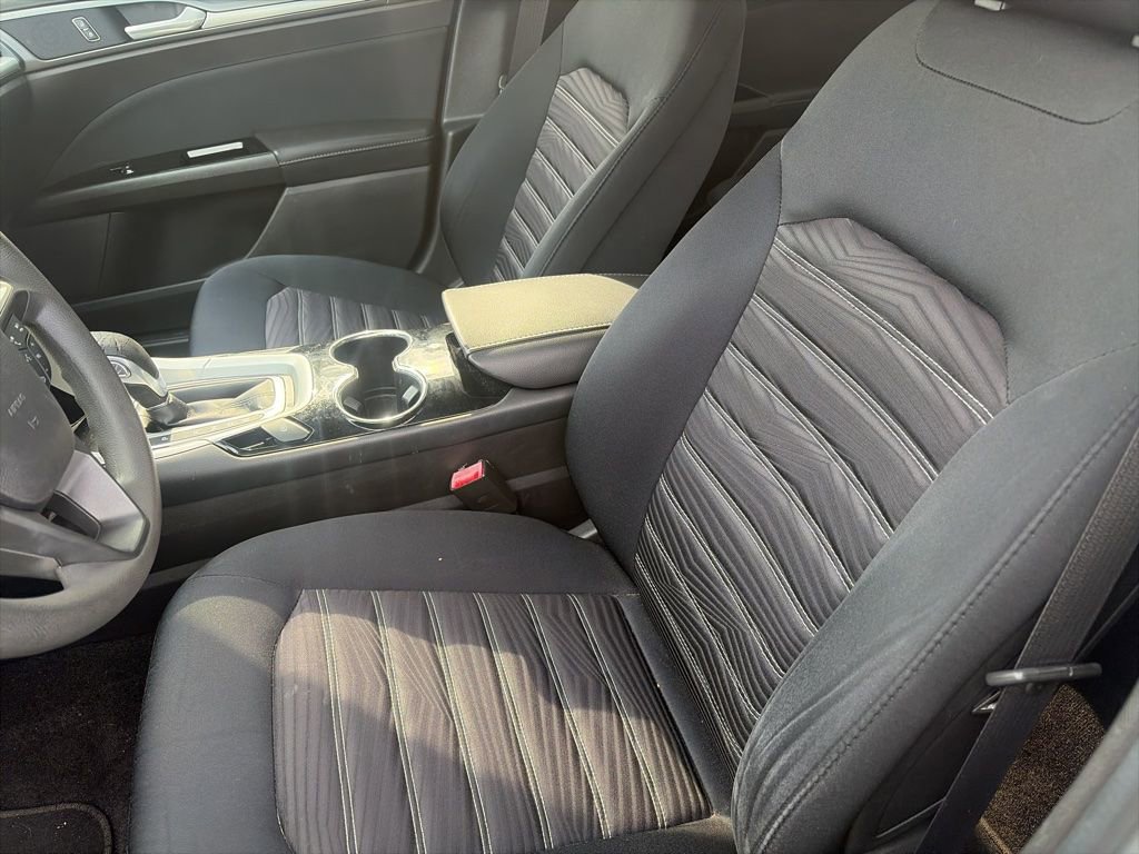 Used 2016 Ford Fusion SE FWD image 12