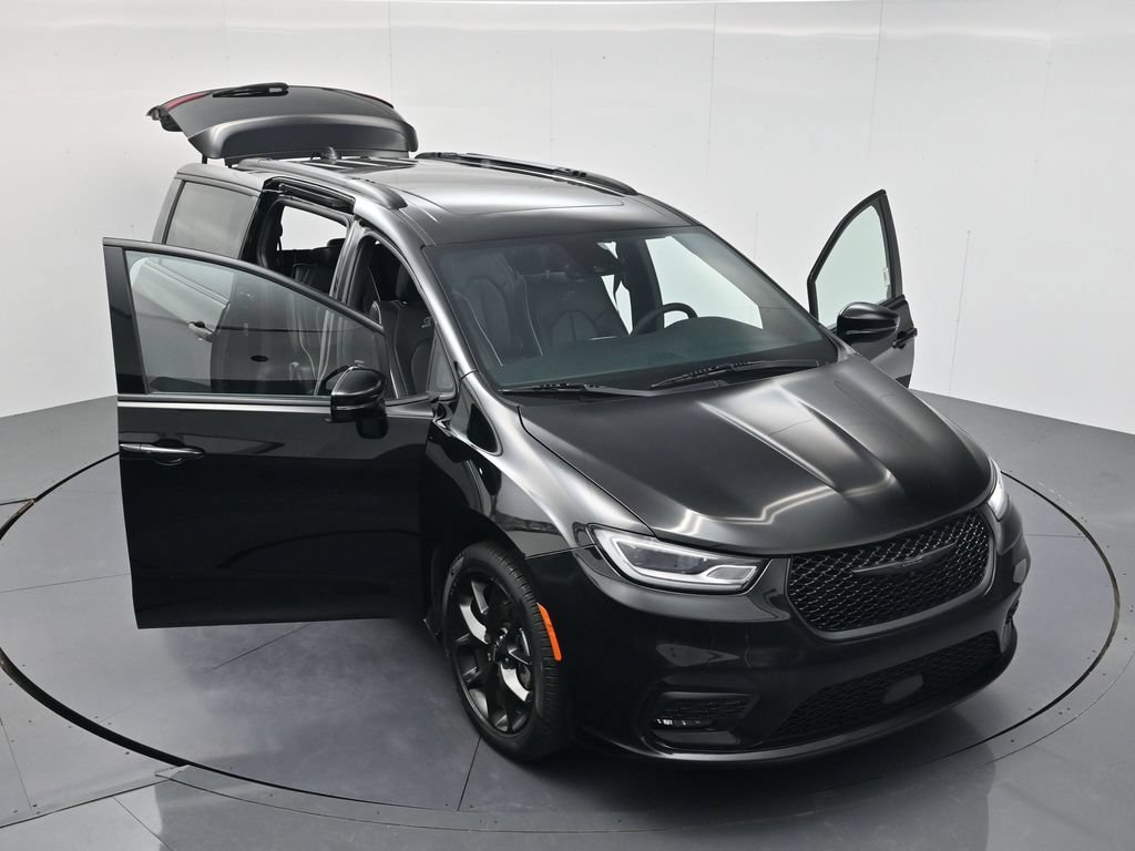 Used 2025 Chrysler Pacifica Limited FWD image 48