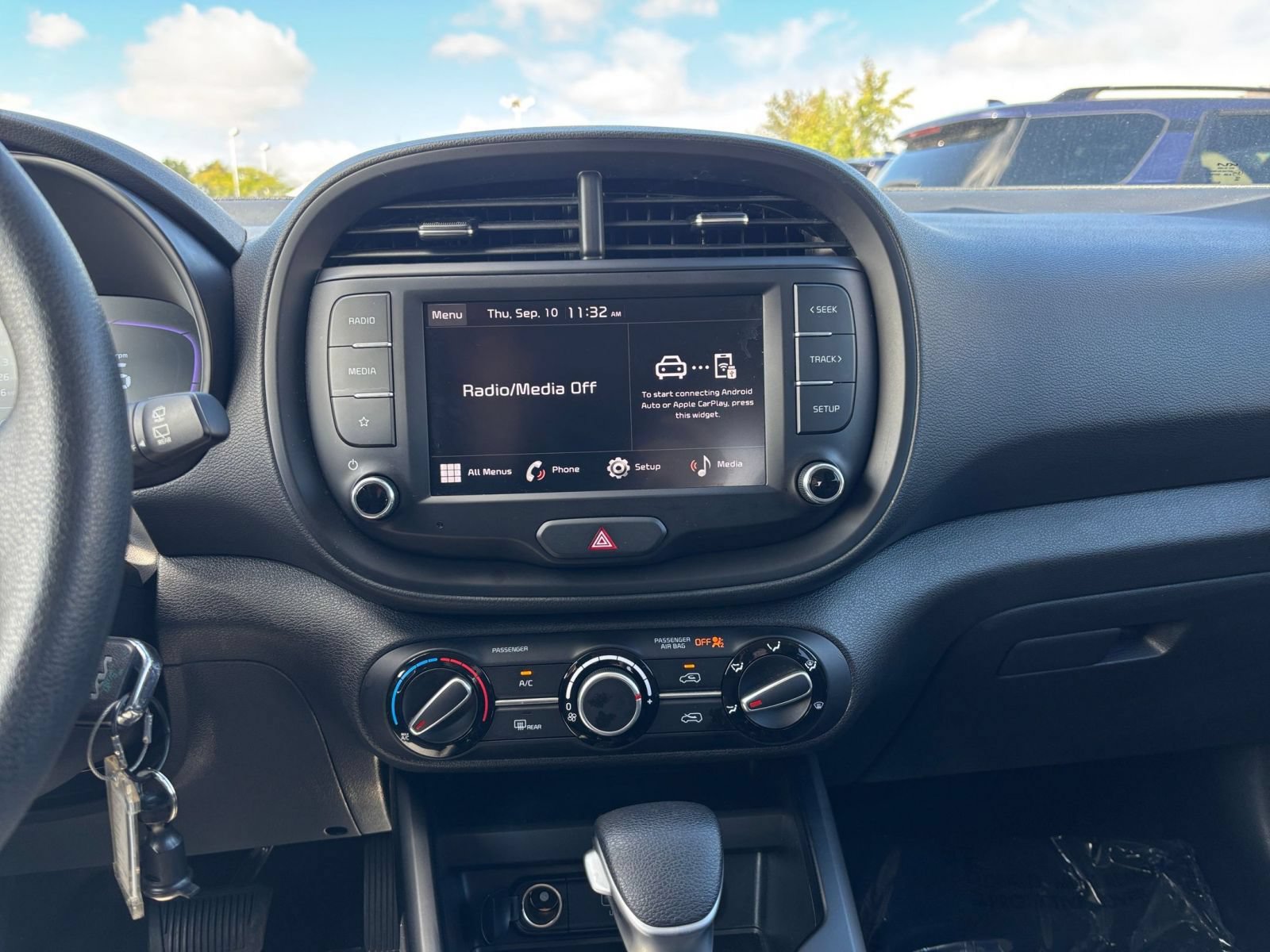 Used 2025 Kia Soul LX w/ LX Technology Package FWD image 20