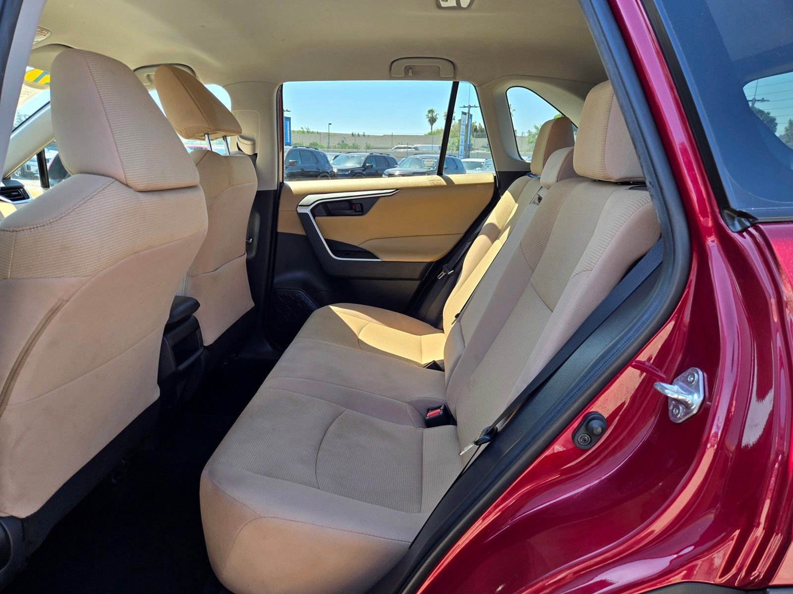 Used 2021 Toyota RAV4 LE FWD image 11