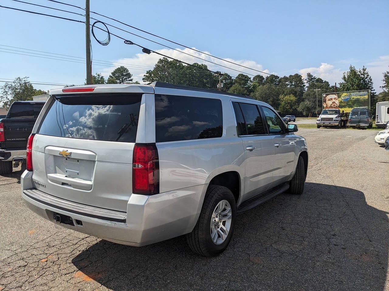 Used 2015 Chevrolet Suburban LT RWD image 10