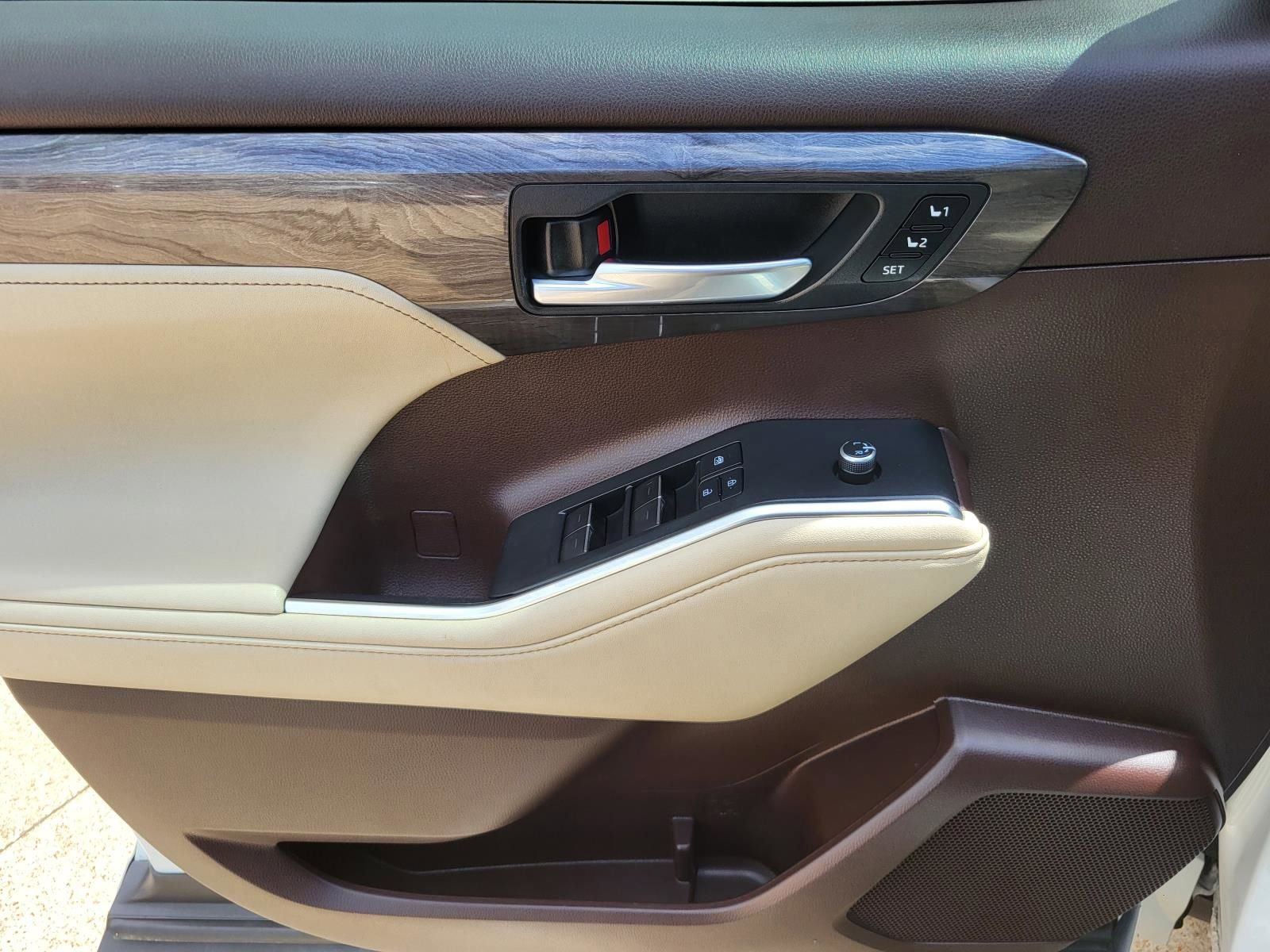 Used 2020 Toyota Highlander Limited FWD image 19