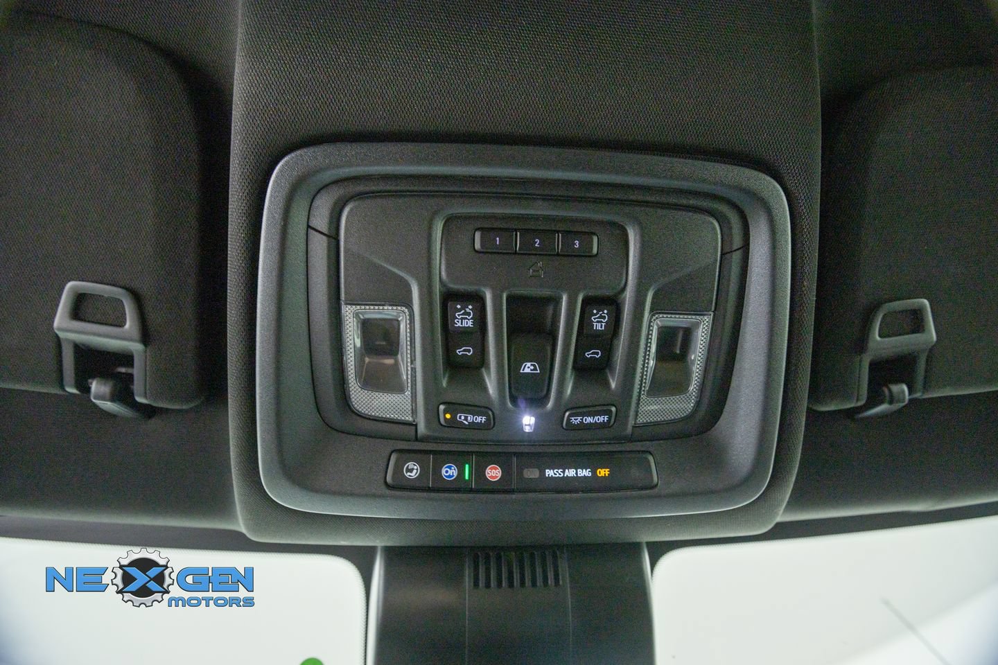 Used 2025 Chevrolet Silverado 1500 High Country w/ Technology Package AWD/4WD image 17