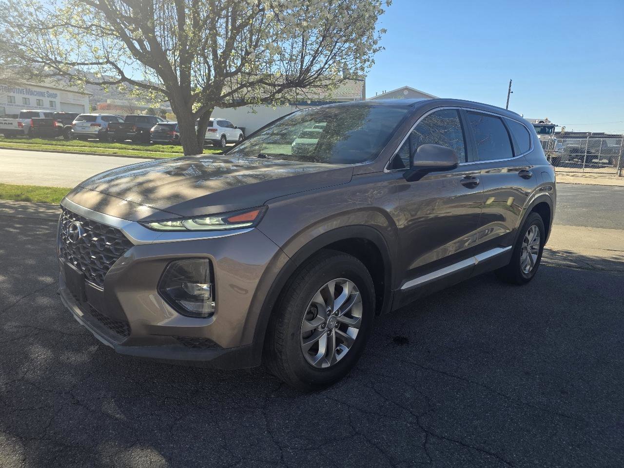 Used 2019 Hyundai Santa Fe SE image 2